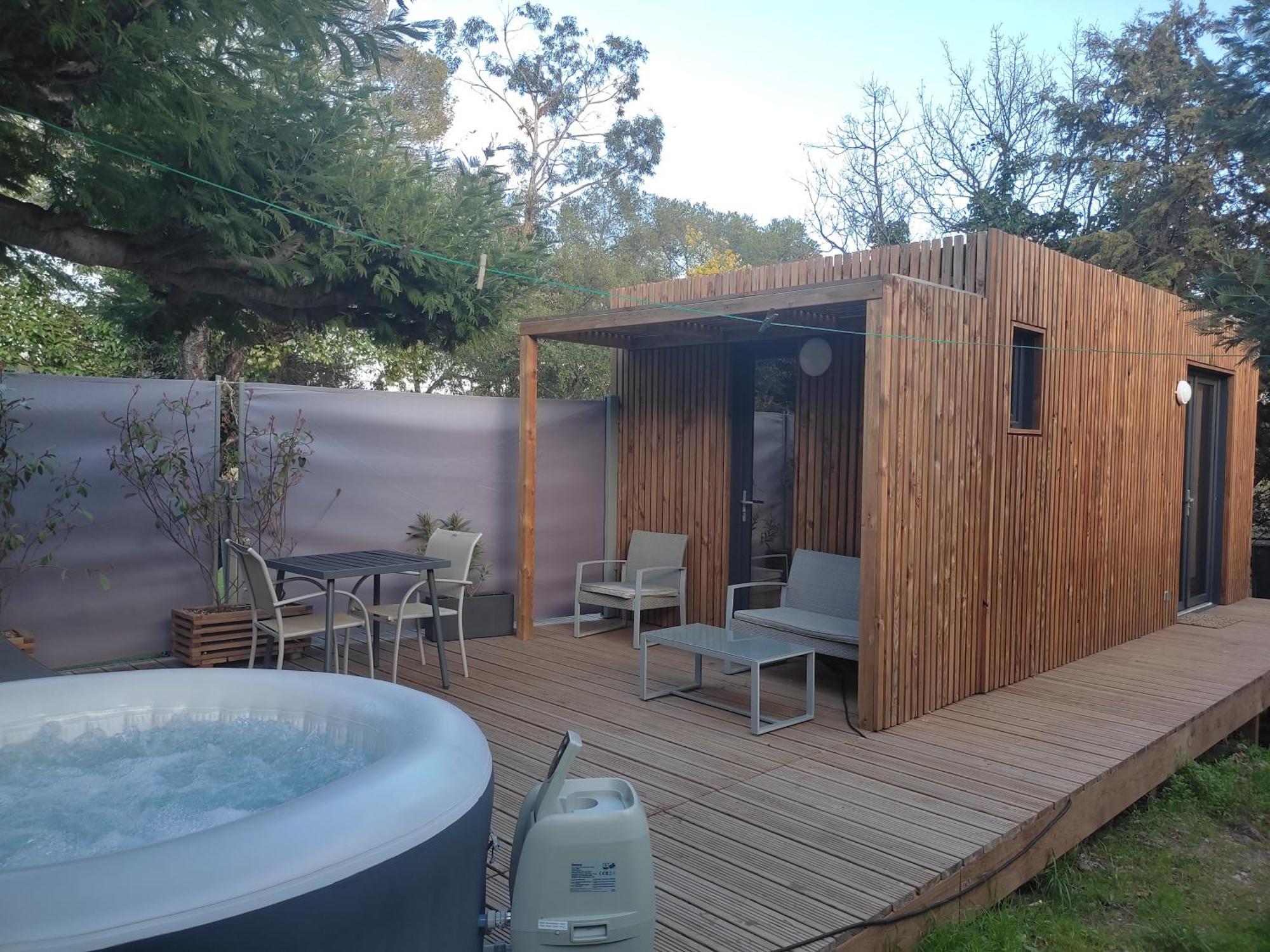 Joli Studio Climatise Avec Jacuzzi Prive Et Entree Independante Фрежюс Экстерьер фото