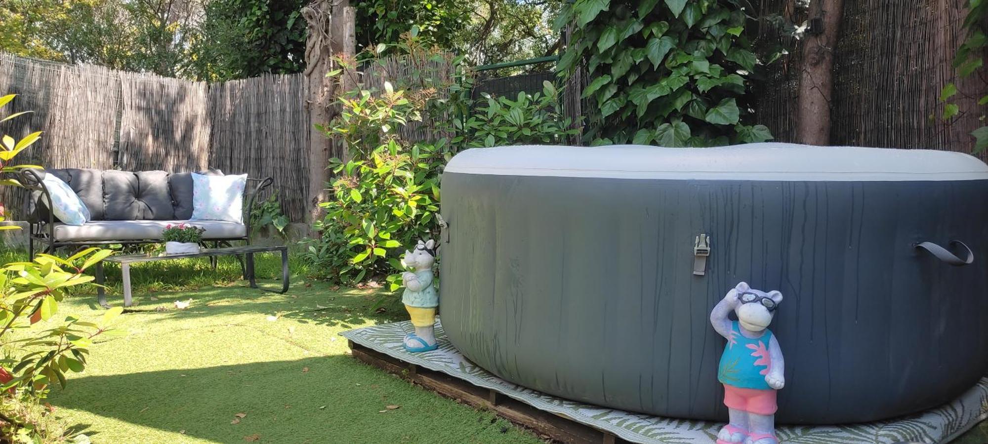 Joli Studio Climatise Avec Jacuzzi Prive Et Entree Independante Фрежюс Экстерьер фото